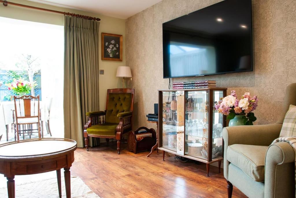 2 Bedroom House In Chichester Near Goodwood And Wittering Beaches Exterior foto