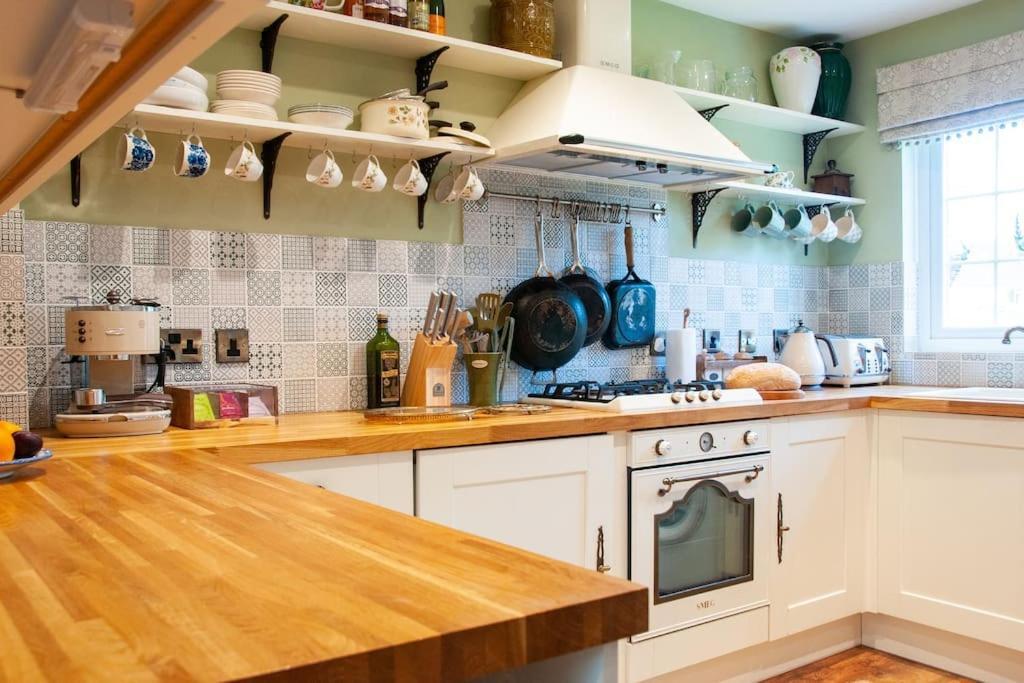 2 Bedroom House In Chichester Near Goodwood And Wittering Beaches Exterior foto